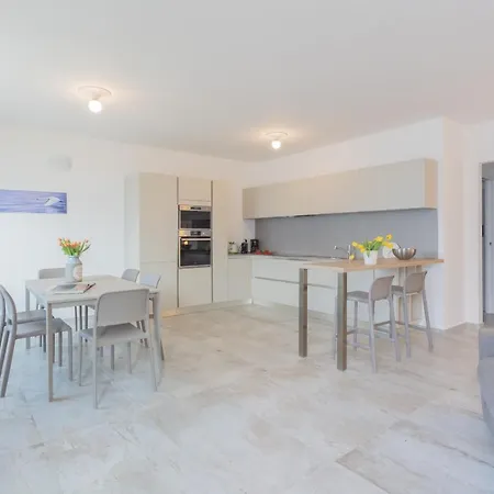 Dream View - Private By Rent Лезено