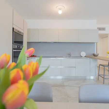 Dream View - Private By Rent Апартаменты Лезено